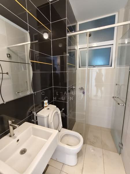 Service Residence for Sale at Skypod Residence - Eric Lau Mun Chung - Bathroom - PropertyGuru.com.my