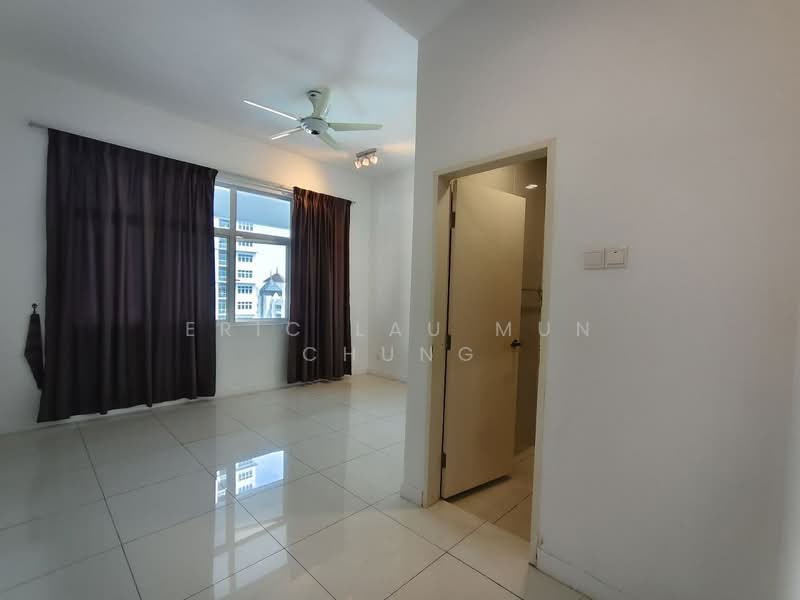 Service Residence for Sale at Skypod Residence - Eric Lau Mun Chung - Living Room - PropertyGuru.com.my