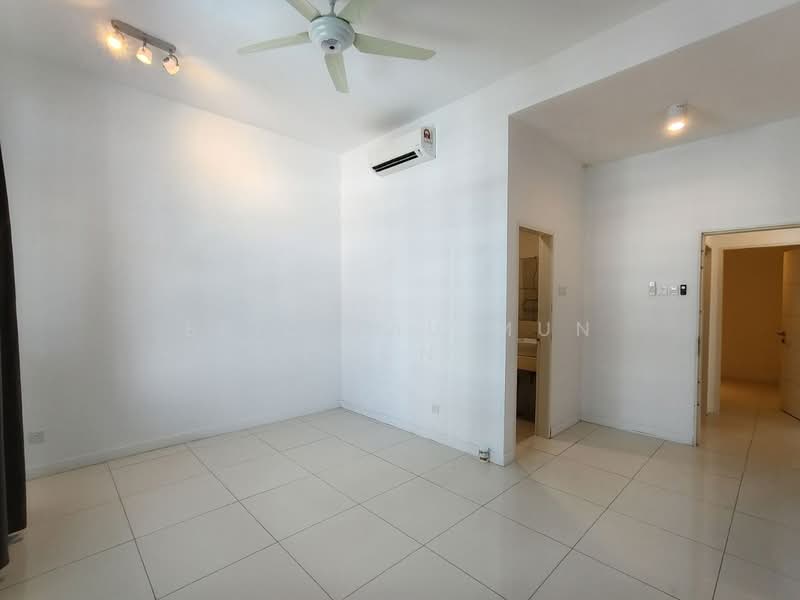 Service Residence for Sale at Skypod Residence - Eric Lau Mun Chung - Interior - PropertyGuru.com.my