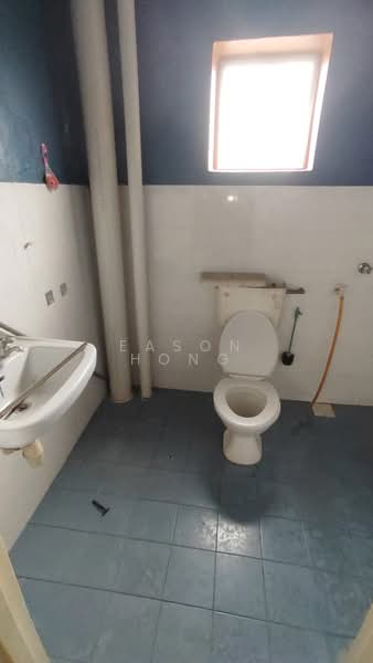 Pangsapuri untuk Disewa di Pangsapuri Perdana Villa - Eason Hong - Bathroom - PropertyGuru.com.my