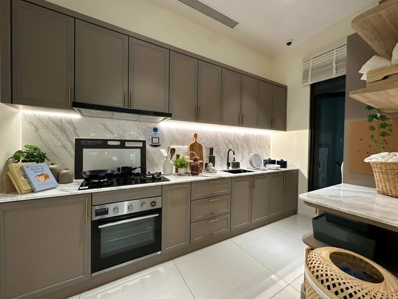 Kondominium untuk Dijual di Queens Residences Q3 @ Queens Waterfront - Jake Khoo - Kitchen - PropertyGuru.com.my