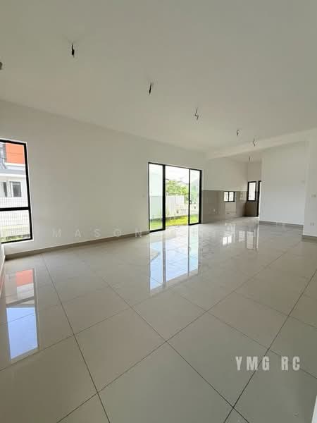 Rumah Teres 2 Tingkat untuk Dijual di Bandar Bukit Raja (Klang) - Mason Chiah - Living Room - PropertyGuru.com.my