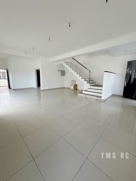 Rumah Teres 2 Tingkat untuk Dijual di Bandar Bukit Raja (Klang) - Mason Chiah - Living Room - PropertyGuru.com.my