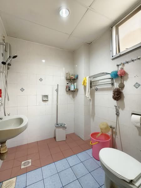 Pangsapuri untuk Dijual di Pangsapuri Villa Angkasa - Sean Lim - Bathroom - PropertyGuru.com.my