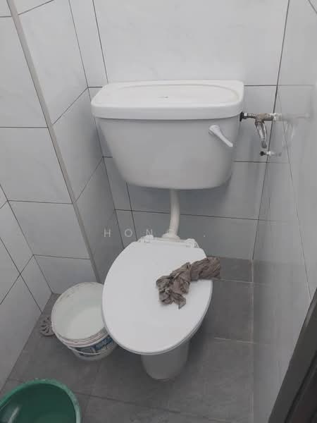 Shop / Office for Rent in Bay Avenue (Bayan Lepas) - Hong . - Bathroom - PropertyGuru.com.my