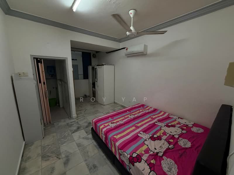 2-storey Terraced House for Sale in Taman Desa Cemerlang (Ulu Tiram) - Roy Yap - Bedroom - PropertyGuru.com.my