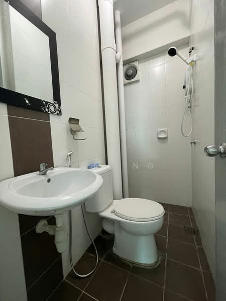 Pangsapuri untuk Disewa di Pinang Laguna - Jane Ng - Bathroom - PropertyGuru.com.my