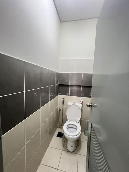 Shop / Office for Rent in Bandar Seri Putra (Bangi) - Grace Ha - Bathroom - PropertyGuru.com.my