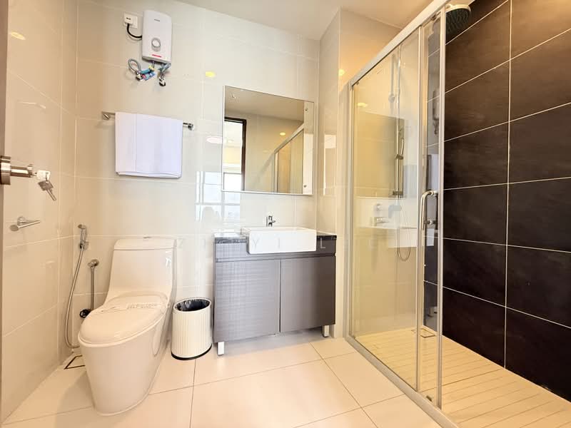 Condominium for Sale at Kings Bay @ Country Garden Danga Bay - Zhiyi Lee - Bathroom - PropertyGuru.com.my