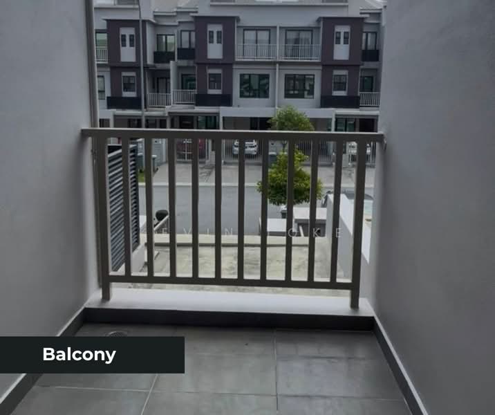 Rumah Bandar untuk Dijual di Bandar Puteri Bangi (Bangi) - Kevin Loke - Balcony - PropertyGuru.com.my