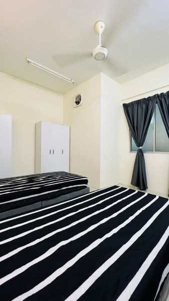 Kondominium untuk Dijual di Platinum Lake PV 20 - Brandon Chin - Bedroom - PropertyGuru.com.my
