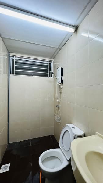 Kondominium untuk Dijual di Platinum Lake PV 20 - Brandon Chin - Bathroom - PropertyGuru.com.my