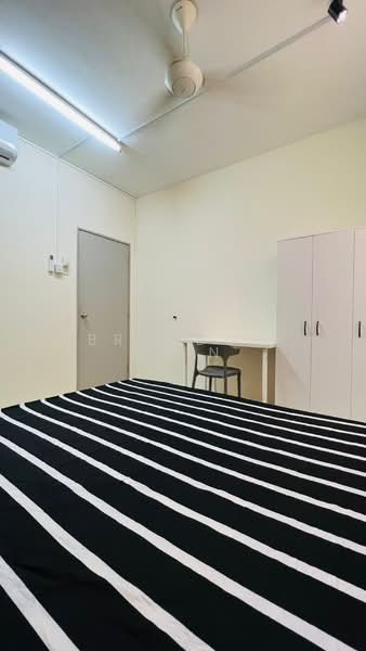 Kondominium untuk Dijual di Platinum Lake PV 20 - Brandon Chin - Bedroom - PropertyGuru.com.my