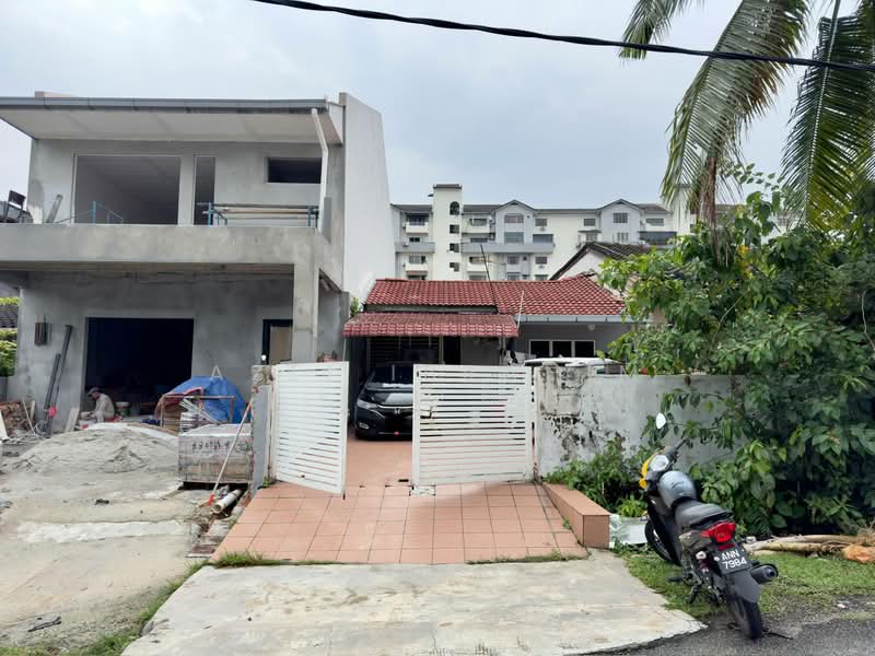 Rumah Teres 1 Tingkat untuk Dijual di Seksyen 17 (Shah Alam) - Azli Ibrahim - Exterior - PropertyGuru.com.my