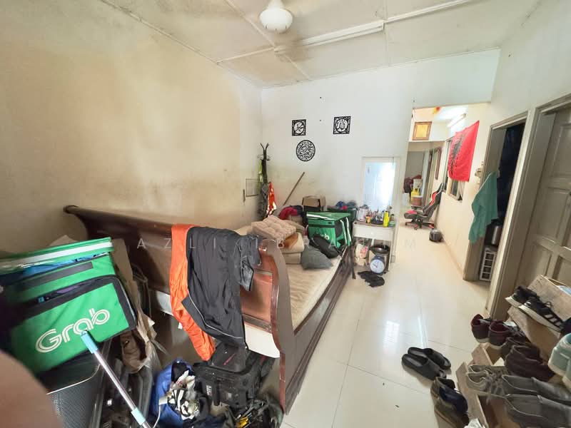 Rumah Teres 1 Tingkat untuk Dijual di Seksyen 17 (Shah Alam) - Azli Ibrahim - Bedroom - PropertyGuru.com.my