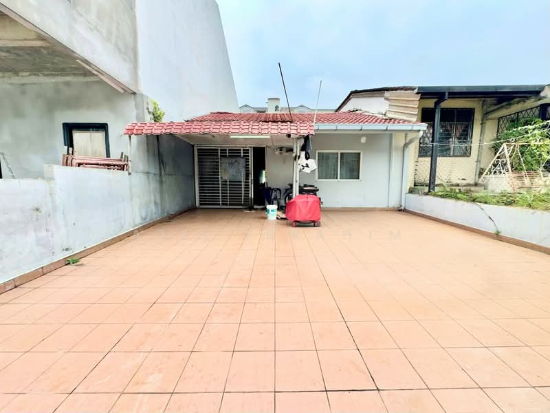 Rumah Teres 1 Tingkat untuk Dijual di Seksyen 17 (Shah Alam) - Azli Ibrahim - Exterior - PropertyGuru.com.my