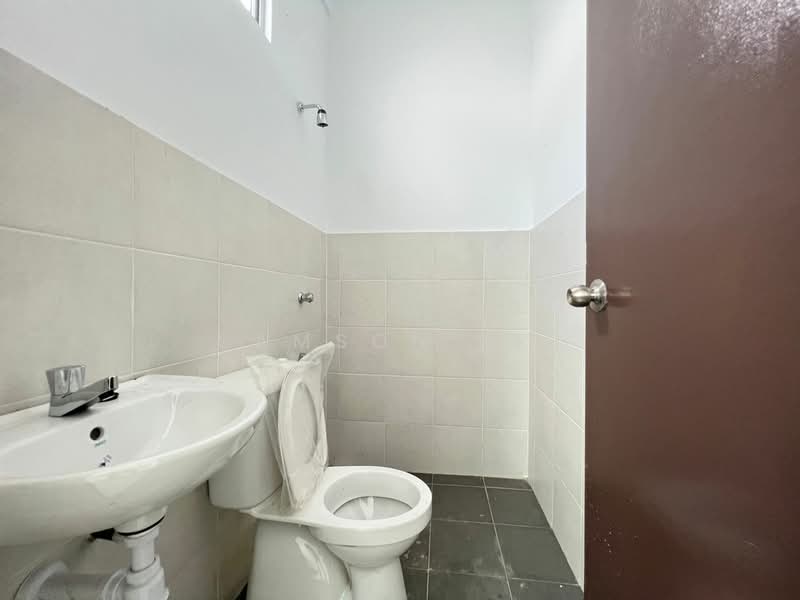 3-storey Terraced House for Sale in Taman Kundang Jaya (Rawang) - Samson Lee - Bathroom - PropertyGuru.com.my