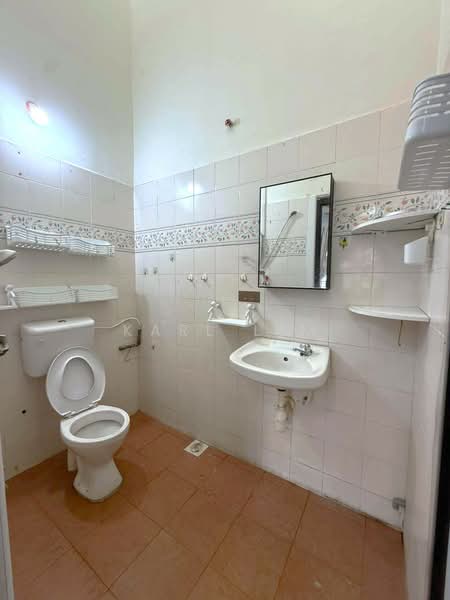 1-storey Terraced House for Sale in Bandar Uda Utama (Johor Bahru) - Karl Lim - Bathroom - PropertyGuru.com.my