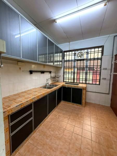 1-storey Terraced House for Sale in Bandar Uda Utama (Johor Bahru) - Karl Lim - Kitchen - PropertyGuru.com.my