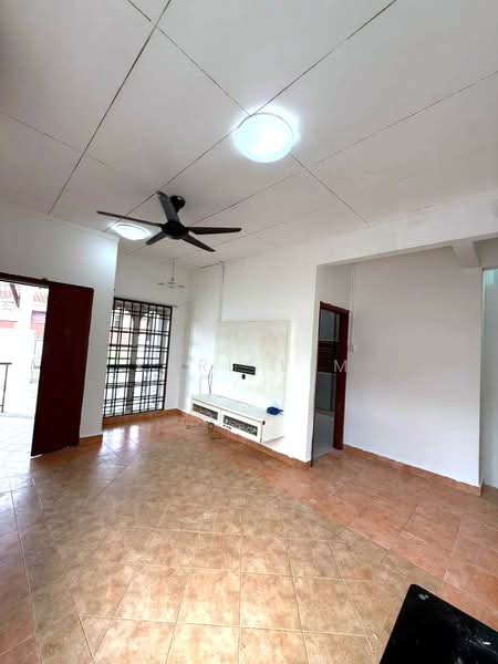 1-storey Terraced House for Sale in Bandar Uda Utama (Johor Bahru) - Karl Lim - Living Room - PropertyGuru.com.my