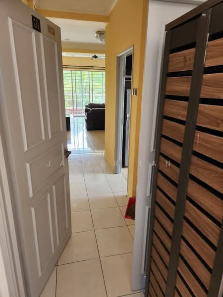 Kondominium untuk Disewa di Greenview Residence - Jasper Tan - Corridor - PropertyGuru.com.my