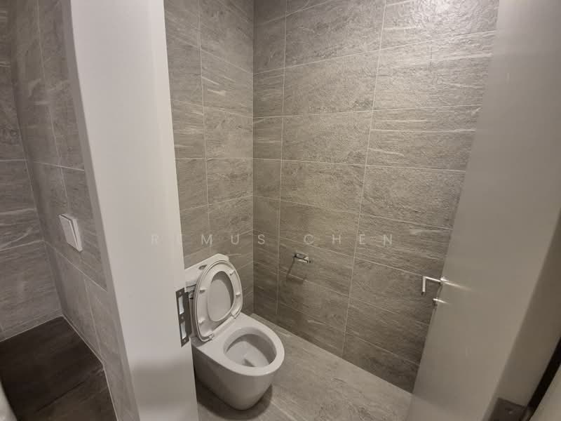 Servis Apartment untuk Disewa di Edelweiss @ Tropicana Gardens - Remus Chen - Bathroom - PropertyGuru.com.my