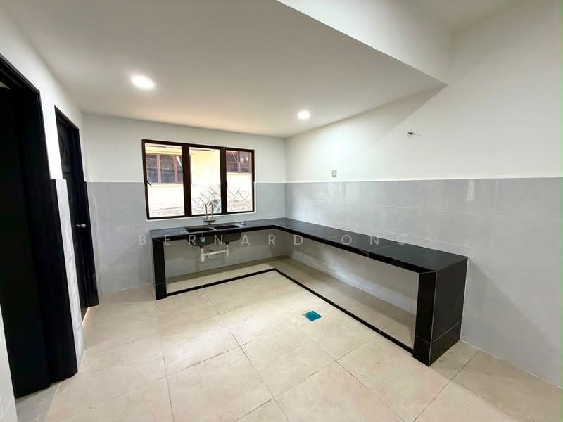 Rumah Teres 2 Tingkat untuk Dijual di Bandar Country Homes (Rawang) - Bernard Ong - Kitchen - PropertyGuru.com.my