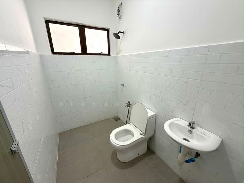 Rumah Teres 2 Tingkat untuk Dijual di Bandar Country Homes (Rawang) - Bernard Ong - Bathroom - PropertyGuru.com.my