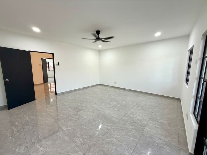 Rumah Teres 2 Tingkat untuk Dijual di Bandar Country Homes (Rawang) - Bernard Ong - Living Room - PropertyGuru.com.my