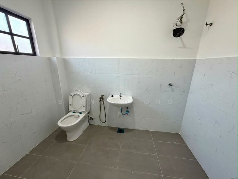Rumah Teres 2 Tingkat untuk Dijual di Bandar Country Homes (Rawang) - Bernard Ong - Bathroom - PropertyGuru.com.my