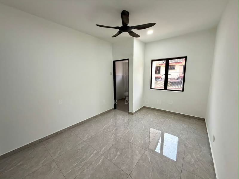 Rumah Teres 2 Tingkat untuk Dijual di Bandar Country Homes (Rawang) - Bernard Ong - Bedroom - PropertyGuru.com.my