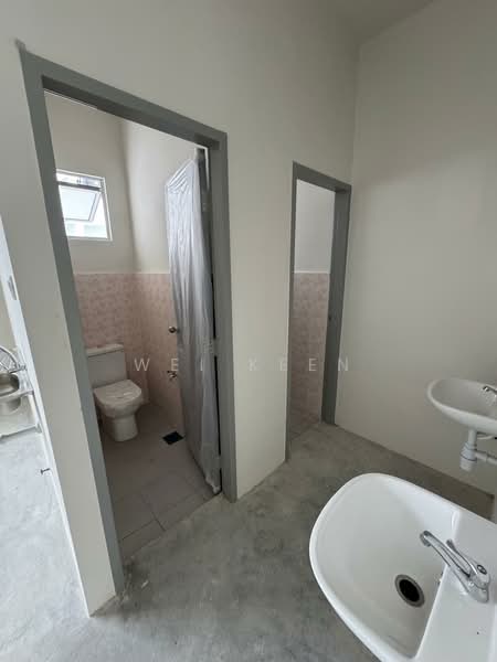 Kedai / Pejabat untuk Disewa di Taman Bidara (Seremban) - Wei Keen - Bathroom - PropertyGuru.com.my