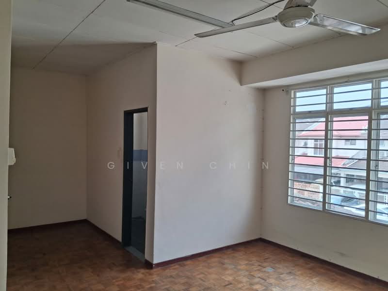 2-storey Terraced House for Sale in Bandar Putra Permai (Seri Kembangan) - Given Chin - Interior - PropertyGuru.com.my