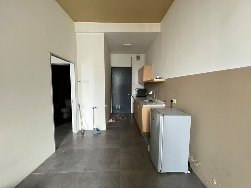 Servis Apartment untuk Disewa di Empire Damansara - Alan Tai - Kitchen - PropertyGuru.com.my