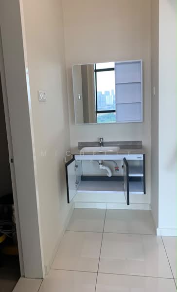 Servis Apartment untuk Disewa di City of Green - Michelle Loke - Bathroom - PropertyGuru.com.my