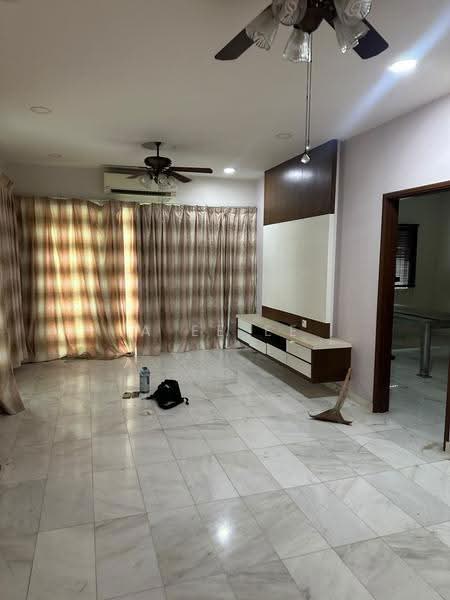 Rumah Berkembar untuk Dijual di Island Glades (Jelutong) - A Ee Ee - Living Room - PropertyGuru.com.my