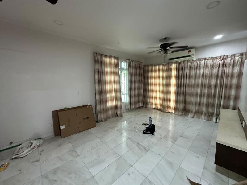 Rumah Berkembar untuk Dijual di Island Glades (Jelutong) - A Ee Ee - Living Room - PropertyGuru.com.my