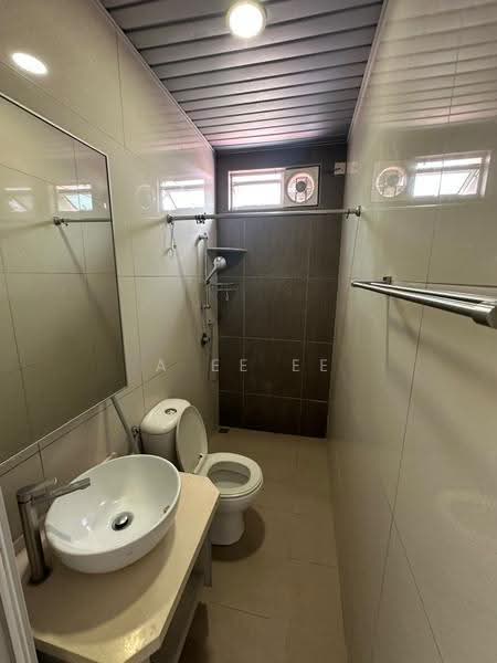 Rumah Berkembar untuk Dijual di Island Glades (Jelutong) - A Ee Ee - Bathroom - PropertyGuru.com.my