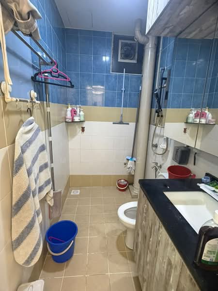 Pangsapuri untuk Dijual di Kipark Apartment - Amir Raziq - Bathroom - PropertyGuru.com.my