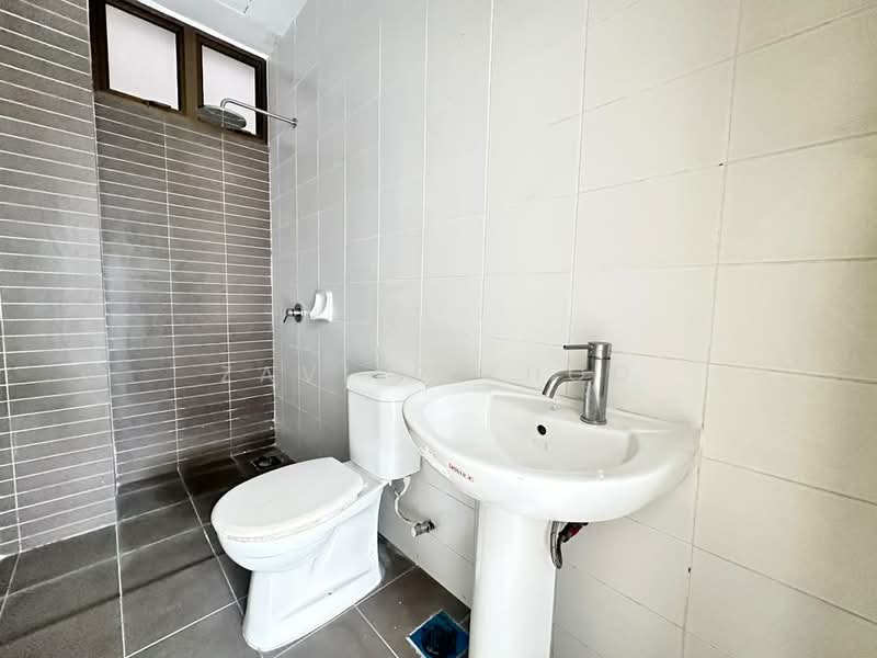 Service Residence for Sale at Palazio - ZAVIER KHOO - Bathroom - PropertyGuru.com.my