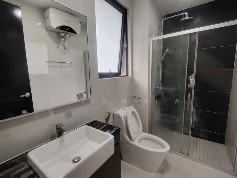 Condominium for Rent at Amberside @ Country Garden Danga Bay - Stella Narita - Bathroom - PropertyGuru.com.my