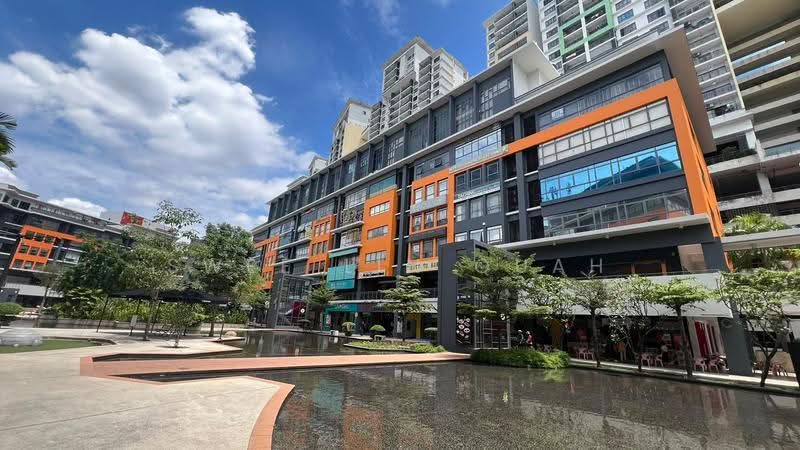 Kediaman Servis untuk Dijual di SetiaWalk - Swee Lin Quah - Exterior - PropertyGuru.com.my