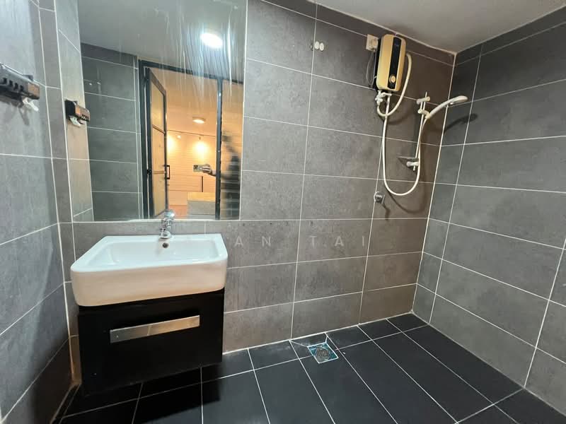 Servis Apartment untuk Disewa di Empire Damansara - Alan Tai - Bathroom - PropertyGuru.com.my