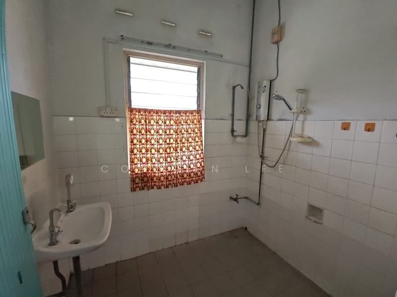 Semi-Detached House for Sale in Gelugor (Penang) - Correen Lee - Bathroom - PropertyGuru.com.my