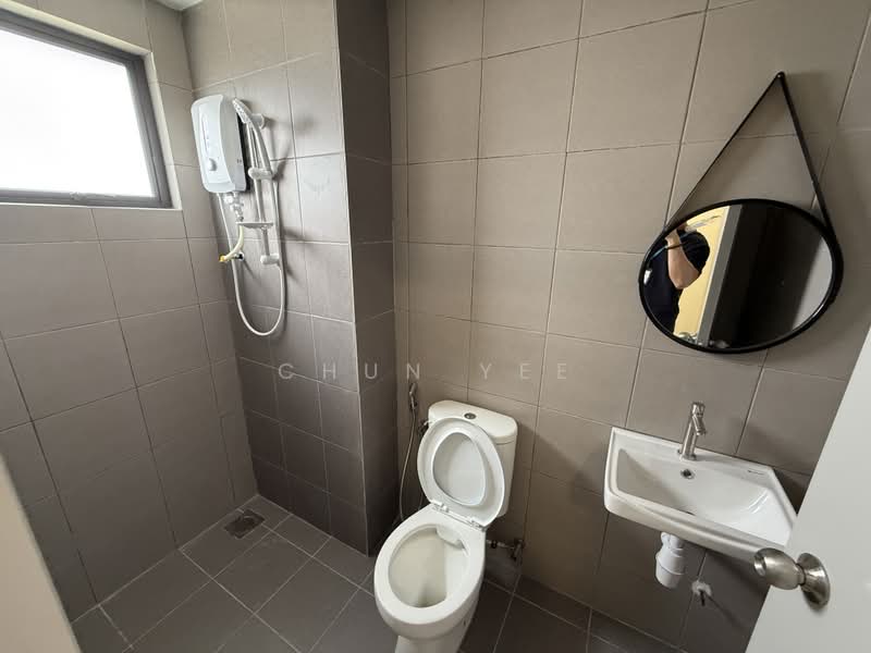Kondominium untuk Disewa di Residensi Bukit Tiara - Chun Yee - Bathroom - PropertyGuru.com.my