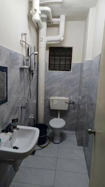 Pangsapuri untuk Dijual di Vista Lavender - Julisyazwani @ Wani - Bathroom - PropertyGuru.com.my