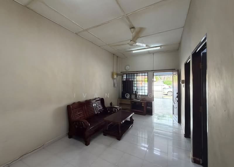 Rumah Teres 1 Tingkat untuk Dijual di Taman Universiti (Skudai) - Ivan Ong - Living Room - PropertyGuru.com.my