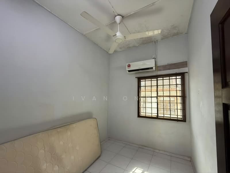 Rumah Teres 1 Tingkat untuk Dijual di Taman Universiti (Skudai) - Ivan Ong - Bedroom - PropertyGuru.com.my