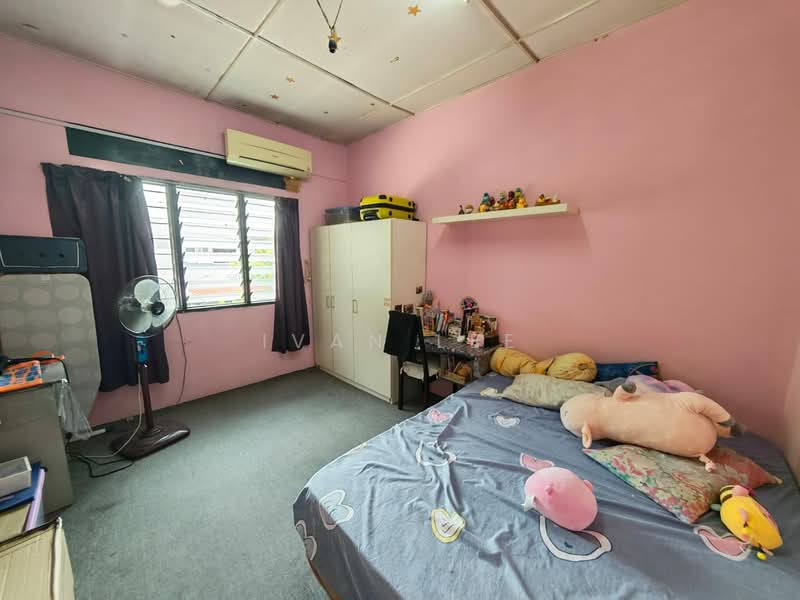 2-storey Terraced House for Sale in Seksyen 17 (Petaling Jaya) - Ivan Lee - Bedroom - PropertyGuru.com.my