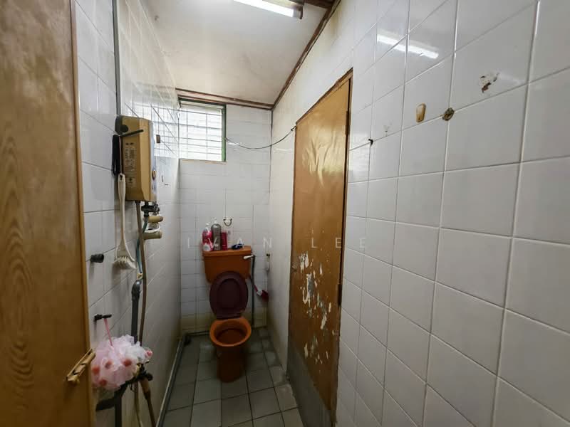 2-storey Terraced House for Sale in Seksyen 17 (Petaling Jaya) - Ivan Lee - Bathroom - PropertyGuru.com.my